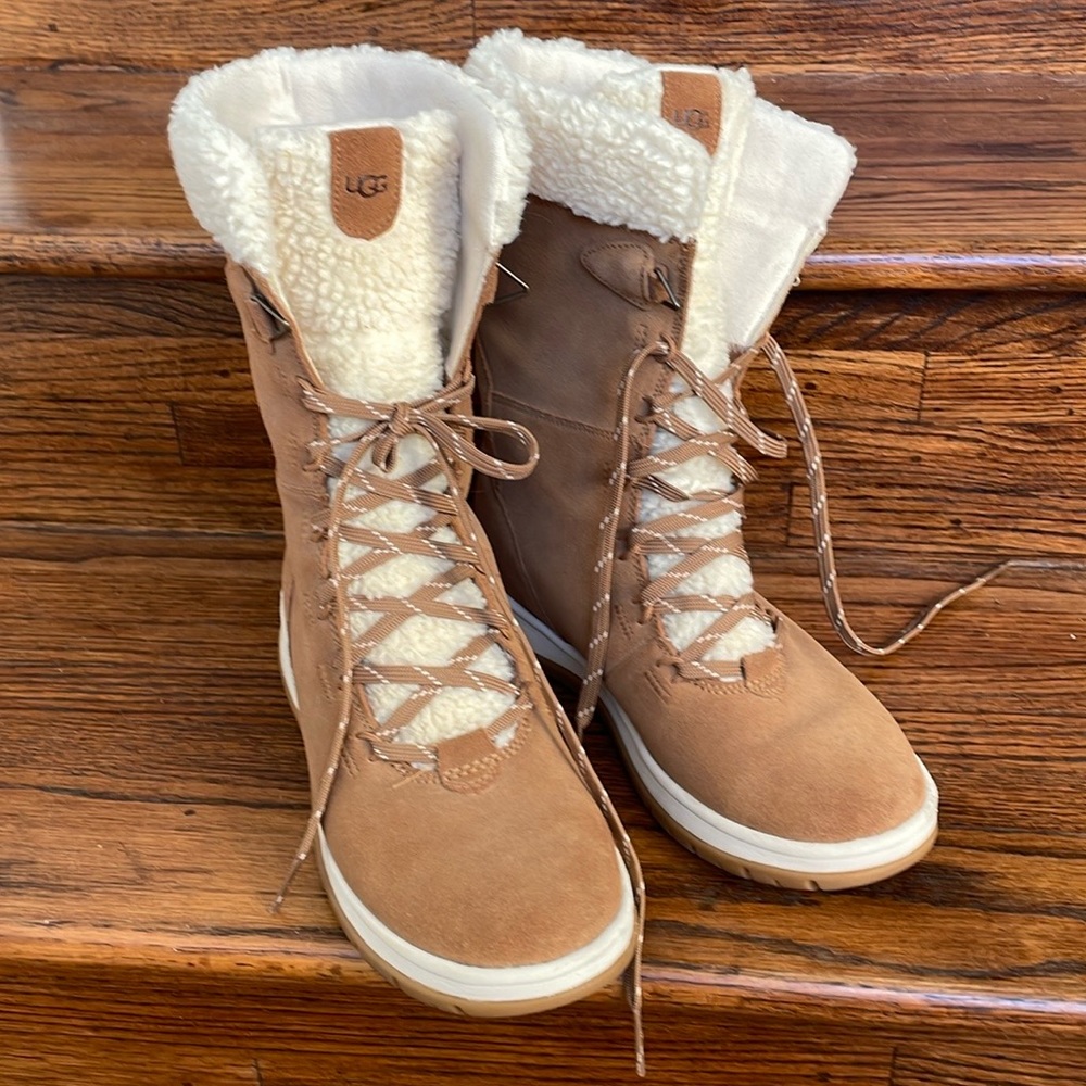 Like new UGG Lakesider Tall Boots. Women’s 9.5